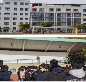 物流管理学院举行“缅怀先烈承遗志 践行核心价值观” 主题升旗仪式