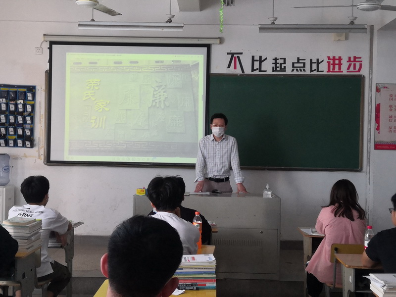 1590644081696067718.jpg 主题班会-181121.jpg