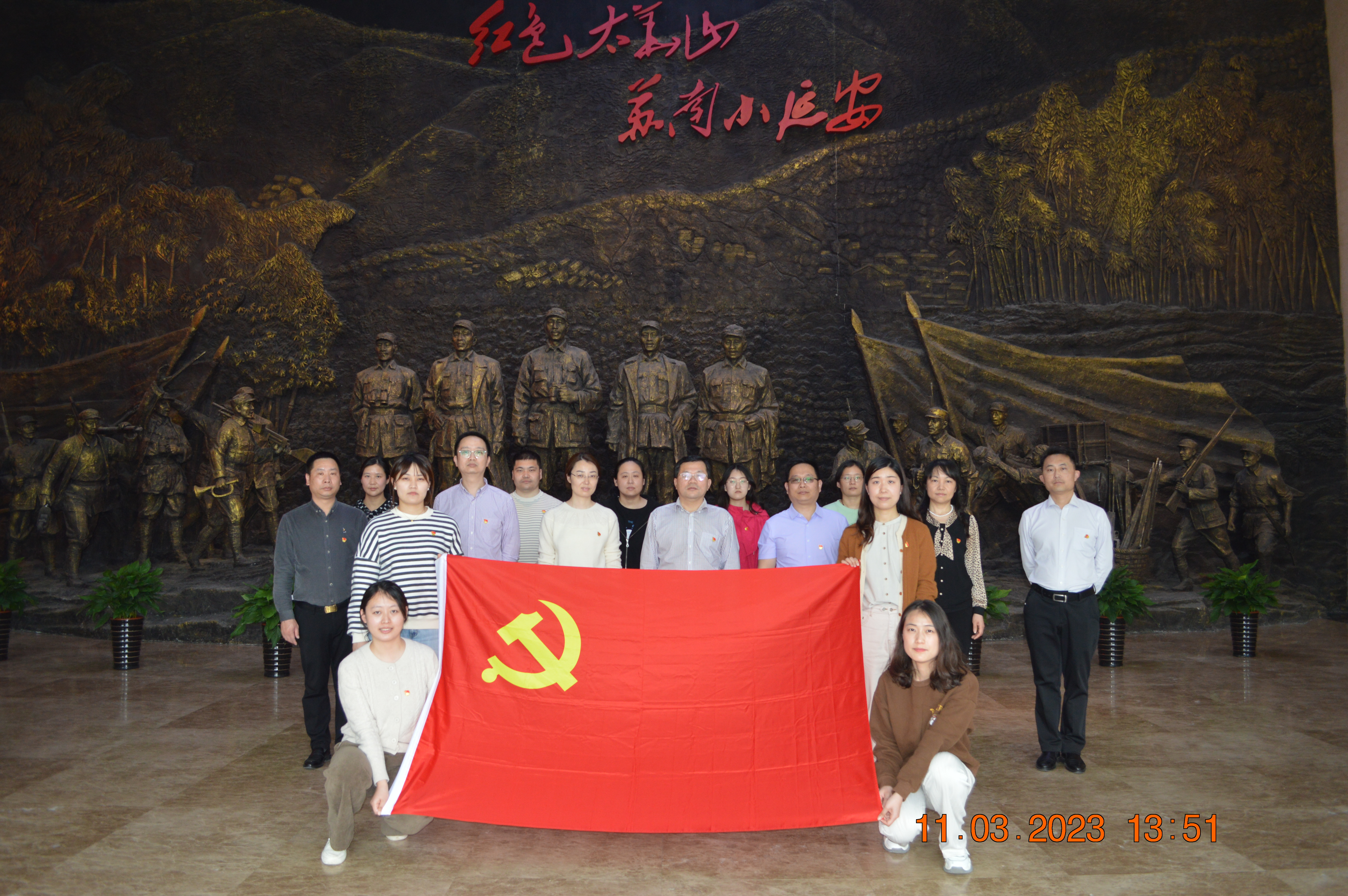 党政办党支部联合开展“红色足迹，传承革命精神” 主题党日活动