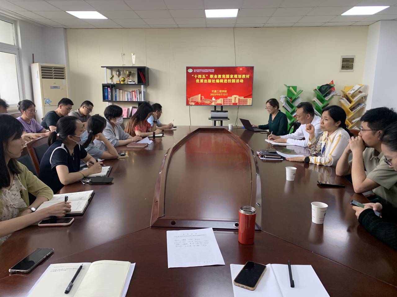 交通工程学院开展“十四五”职业教育国家规划教材优质出版社编辑进校园活动