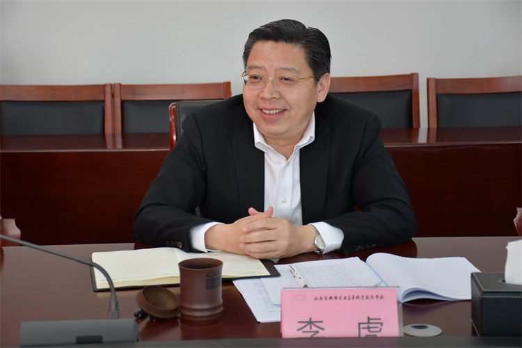 学校召开“立志做党光荣传统和优良作风的忠实传人”共青团干部、青年教师座谈会