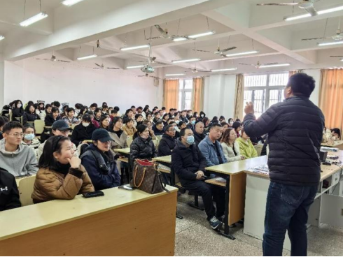 携手江科大召开24届中职学生家长会