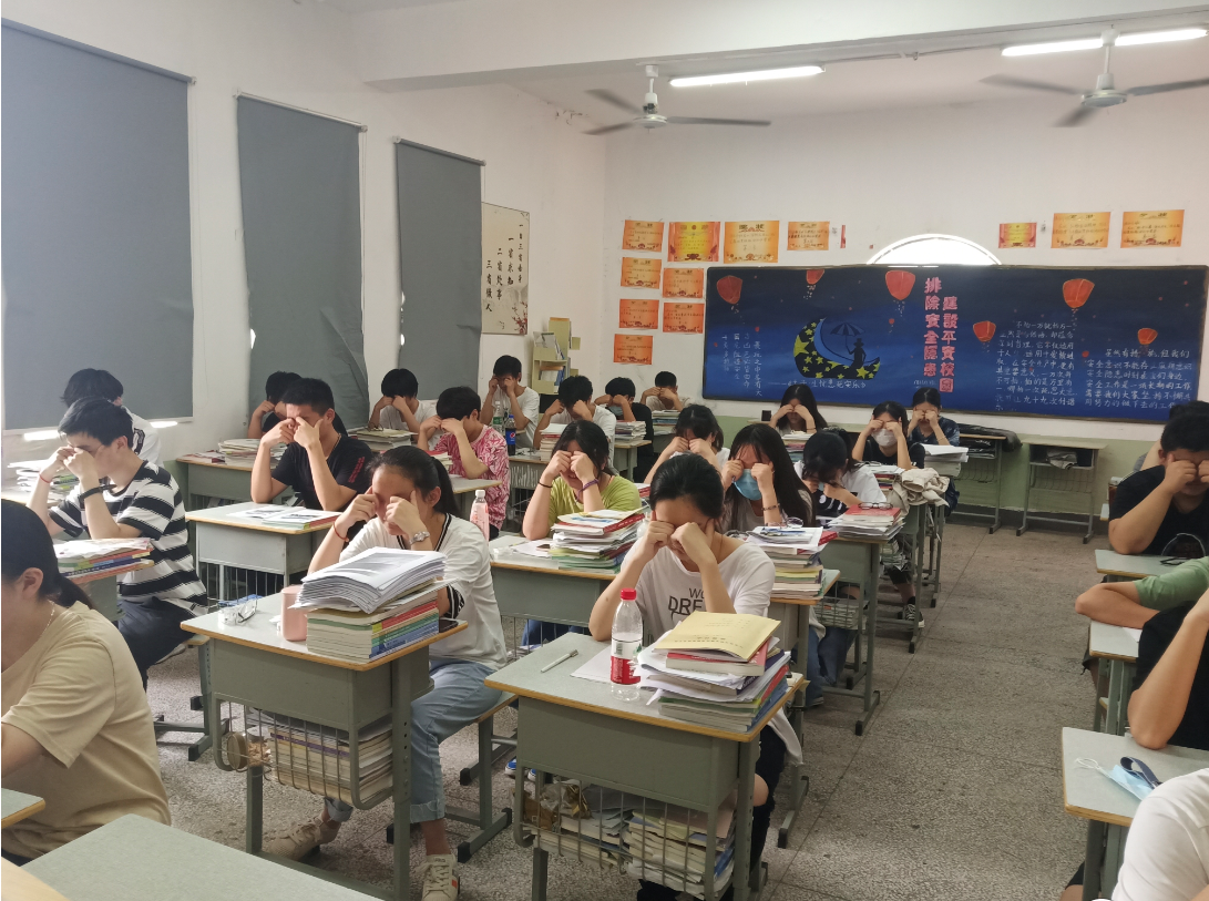 爱眼护眼,拥抱光明 ——181611班“全国爱眼日”主题班会