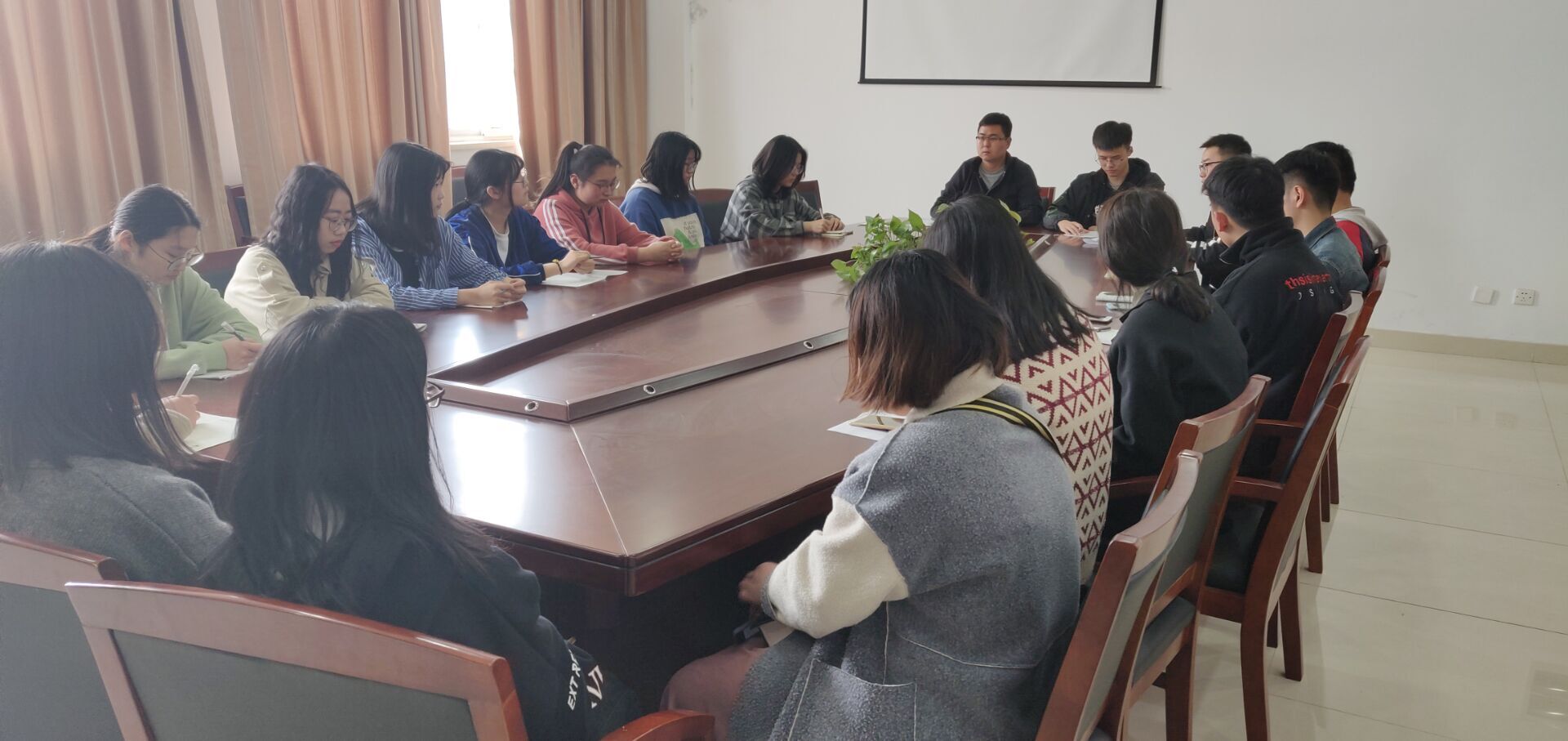 1554695576222024610.jpg 团委.jpg